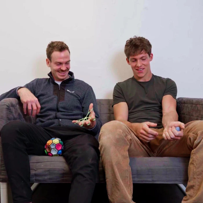 The Boulderball POWER Bundle combines a bouldering ball, rubber ring, and tension band